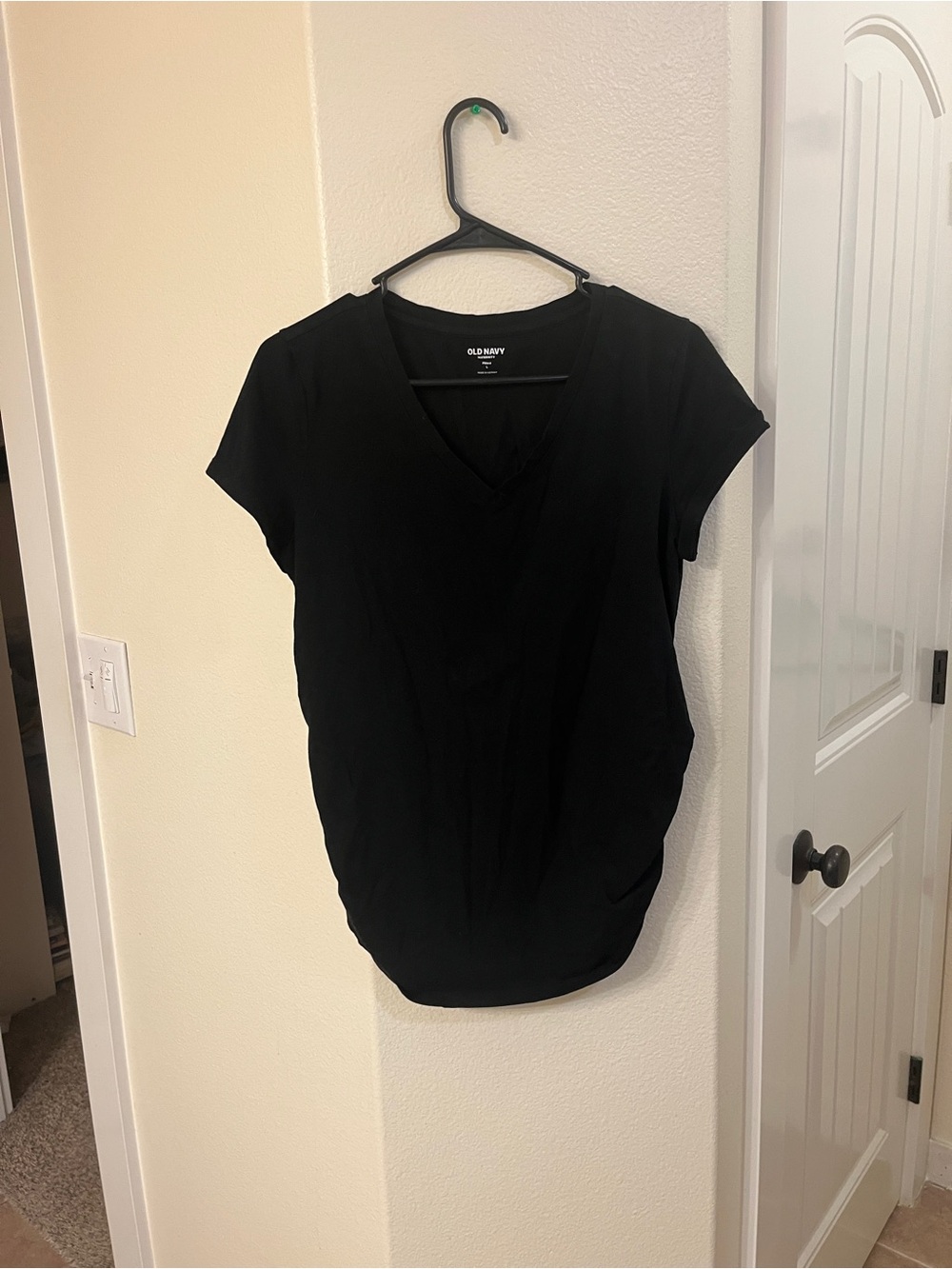 Old Navy Maternity Black V-Neck Short Sleeve Tee